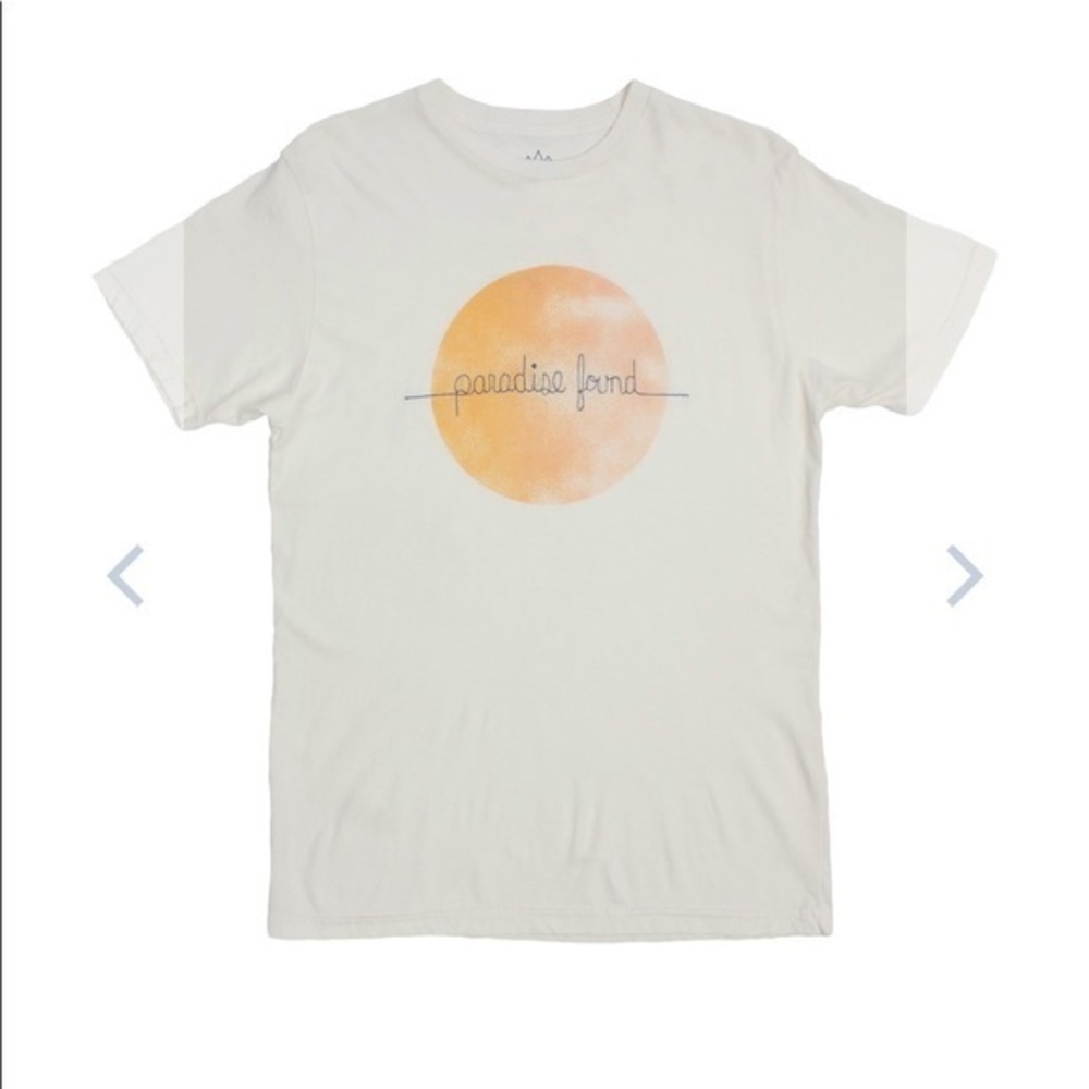 Graphic T shirt paradise found altru size small